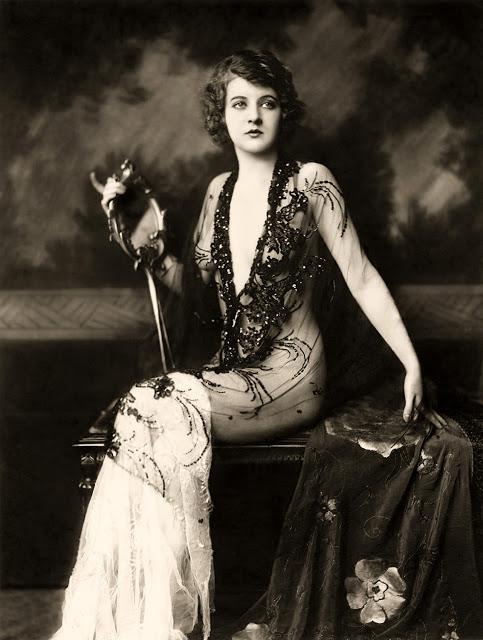 Beautiful Broadway Star Katherine Burke - USA, Early 20th Century 